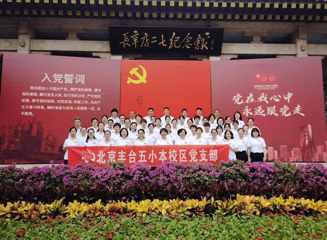 职场女性冬季如何着装能兼顾商务性和保暖性?游戏画面